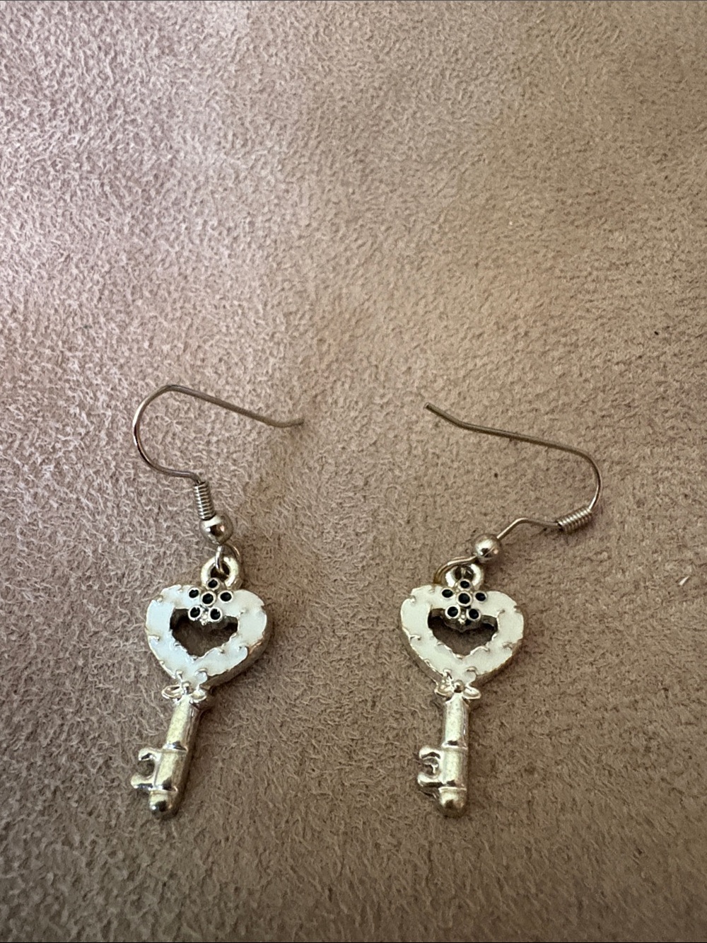 Heart Key Dangle Earrings in White and Silver